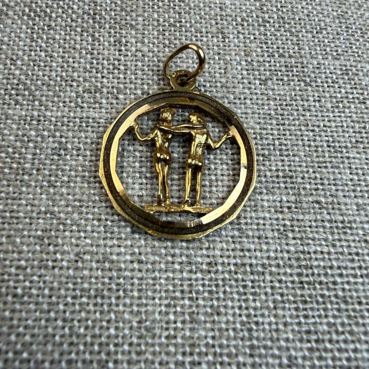 Vintage Solid 10K Yellow Gold Cheeky Gemini Pendant, 3.39 grams