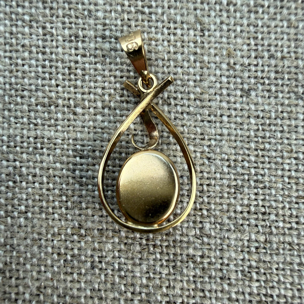 Solid 9K Yellow Gold Oval Opal Doublet, 1.65 grams