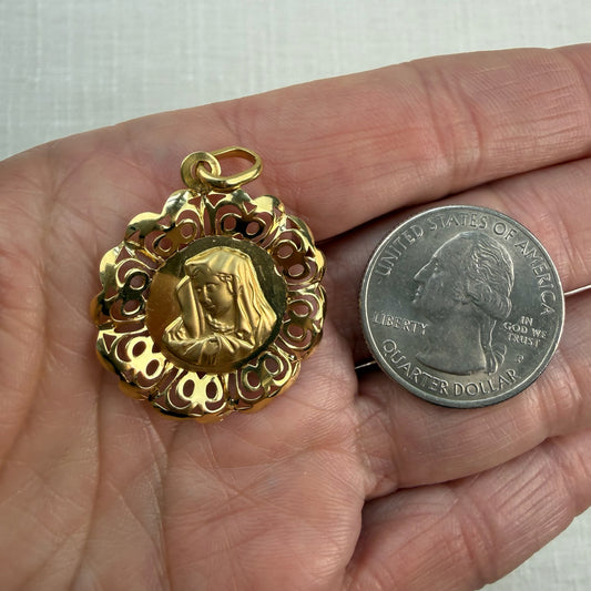 Solid 18K Yellow Gold Madonna Filigree Pendant.3.08 grams