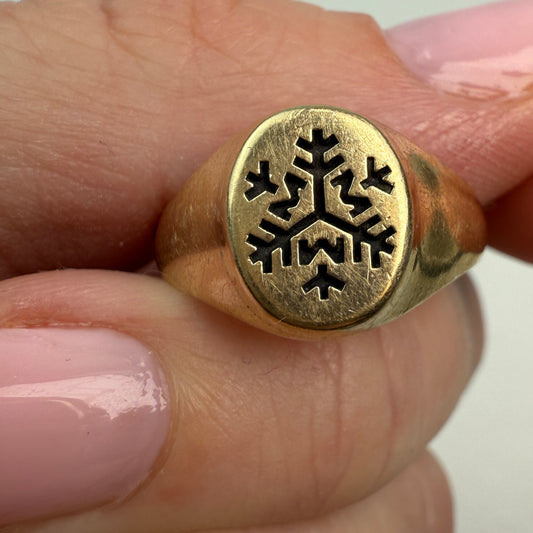 10K Yellow Gold Vintage Snowflake Signet Ring, Elegant Engraved Design Size 8.25