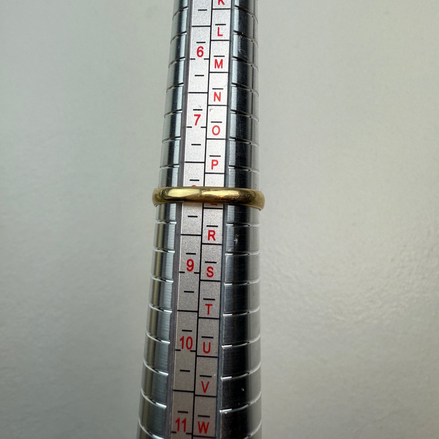 10K Yellow Gold Vintage Snowflake Signet Ring, Elegant Engraved Design Size 8.25