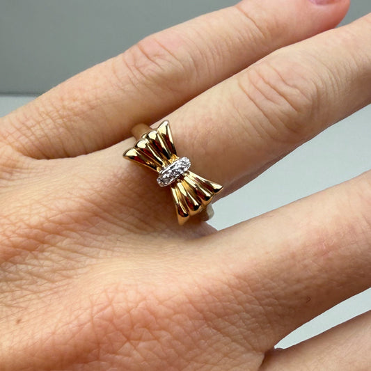 Vintage 10K Yellow Gold Bow and Diamond Ring Size 6