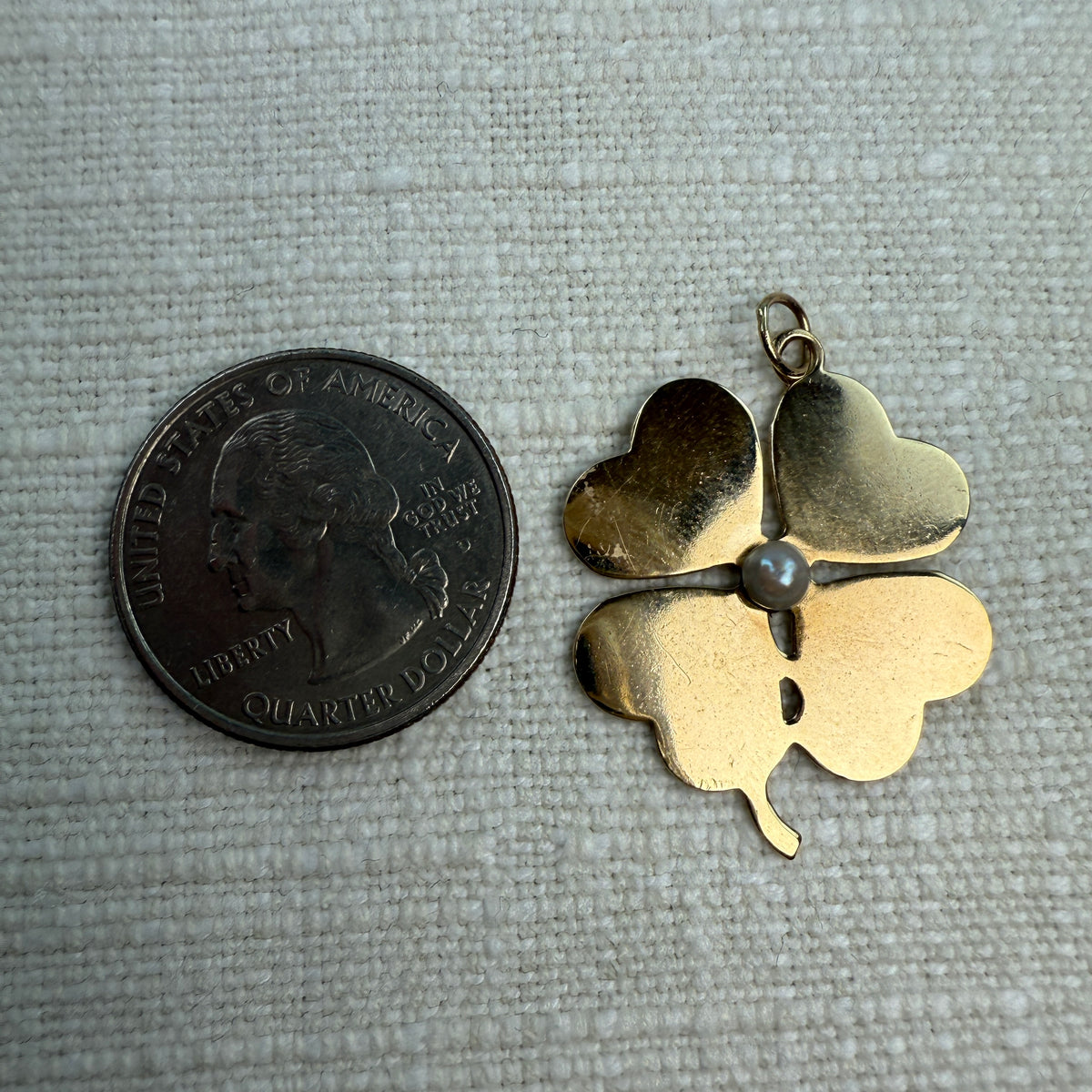 Vintage Solid 14K Yellow Gold Vintage Smooth Four-leaf Clover Pendant with Pearl, 3.07 grams