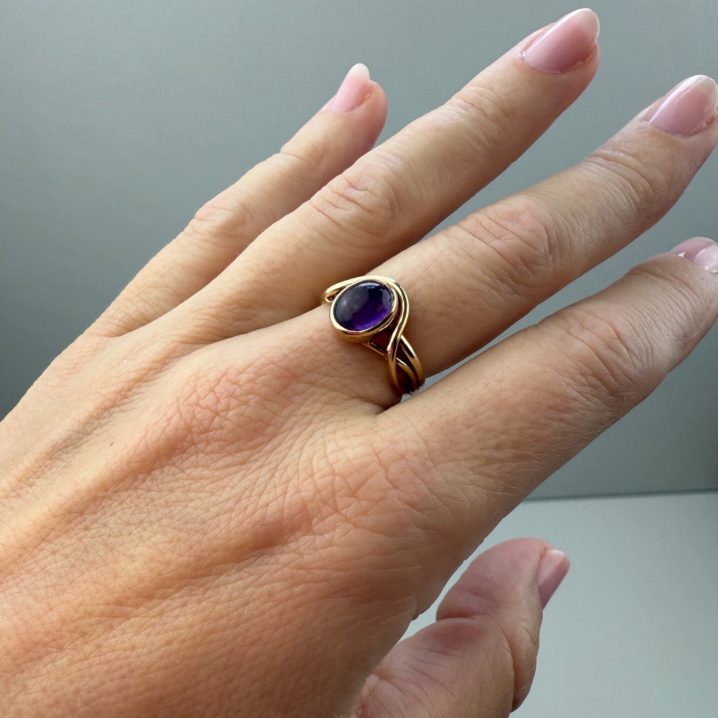 14K Cabochon Oval Amethyst Artisan Crafted Yellow Gold, Size 5.75