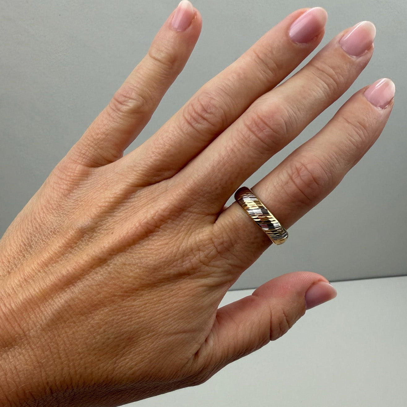 14K Diamond Cut Two Tone Gold Band 5.95mm, Size 8.75