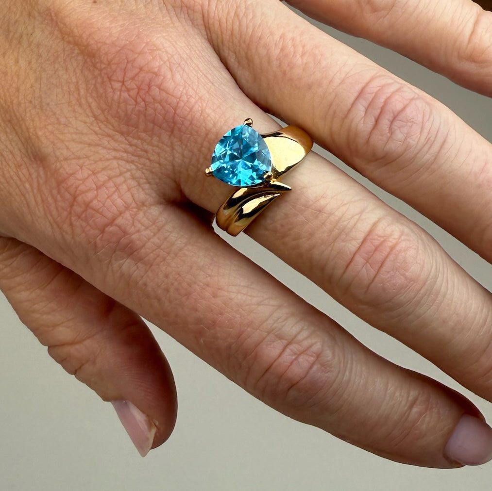 10K Sculptural Trillion Blue Topaz Yellow Gold Size 6.25