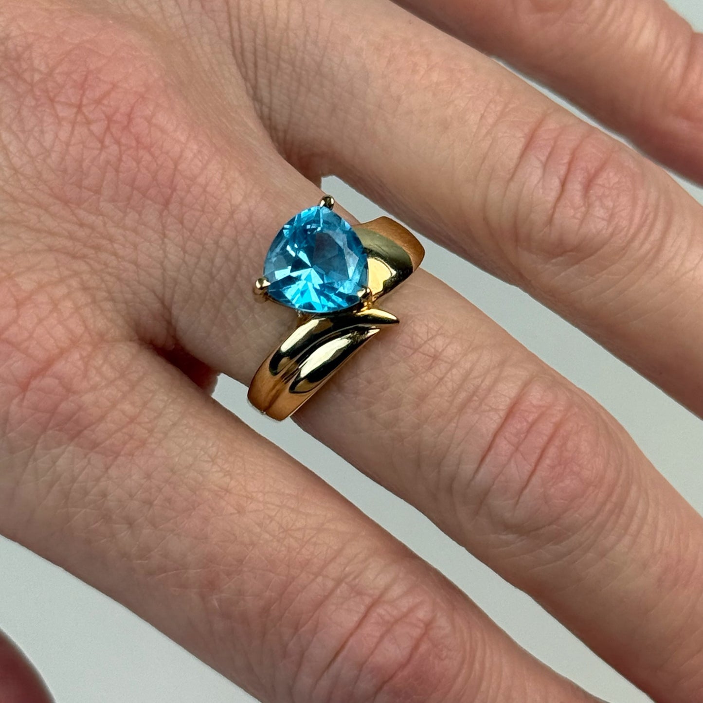 10K Sculptural Trillion Blue Topaz Yellow Gold Size 6.25