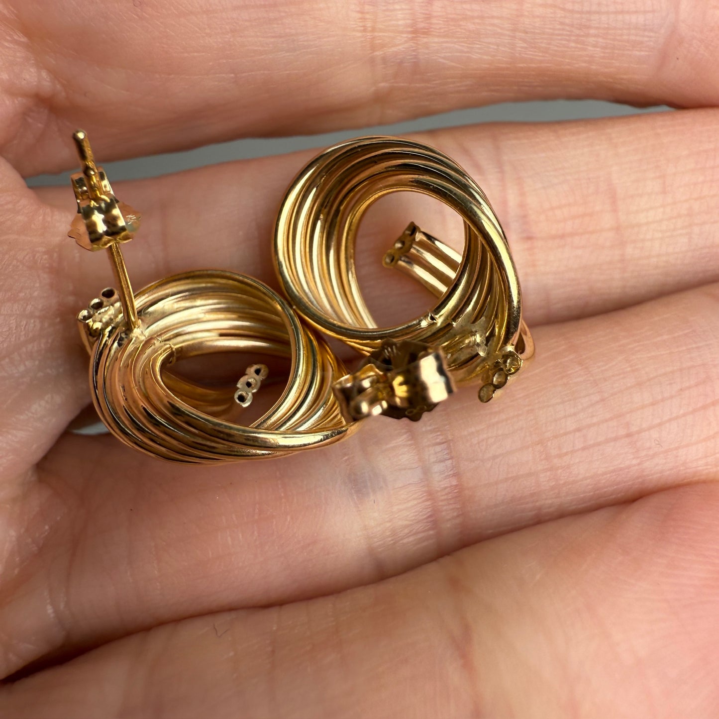 14K Solid Yellow Gold Interlocking Circle Post Earrings, 2 g