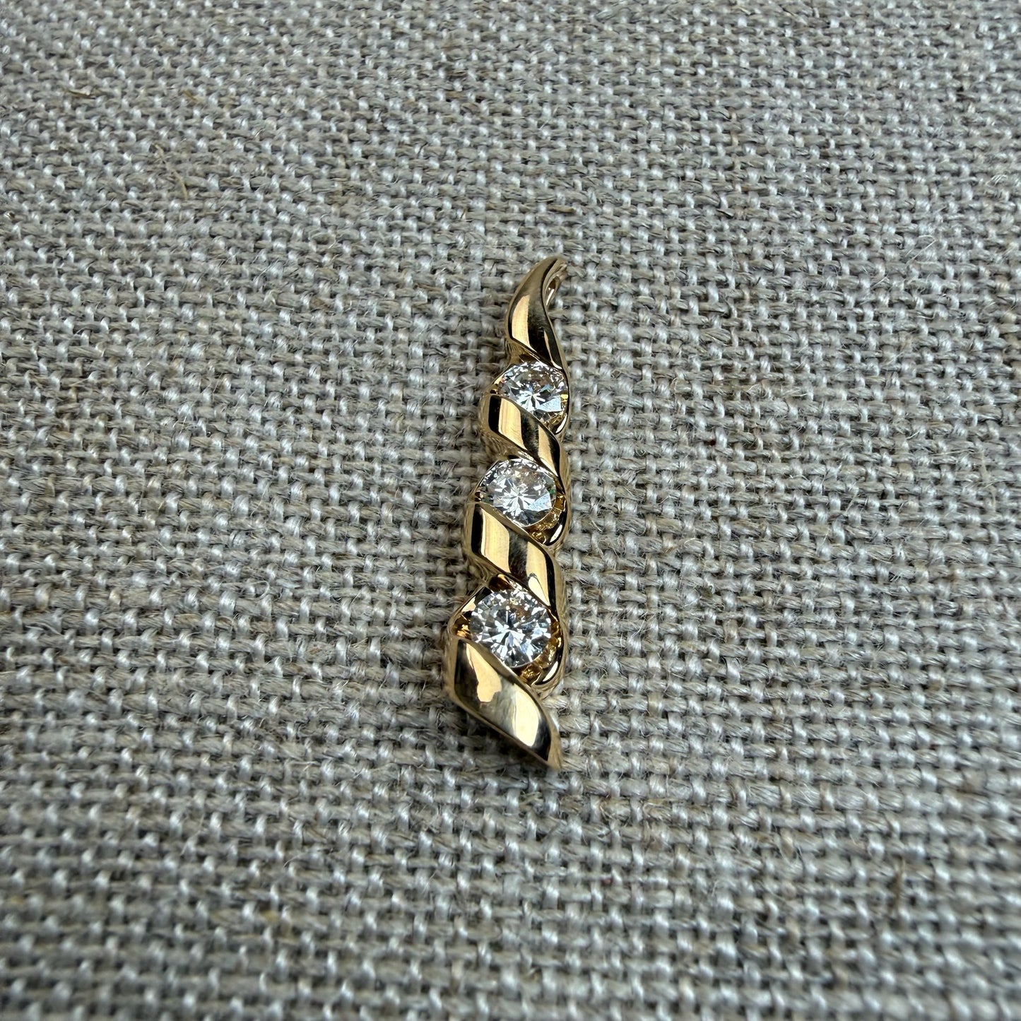 Estate Solid 14K Yellow Gold 625 ct. Diamond Sculptural Design Pendant, 3.89 g