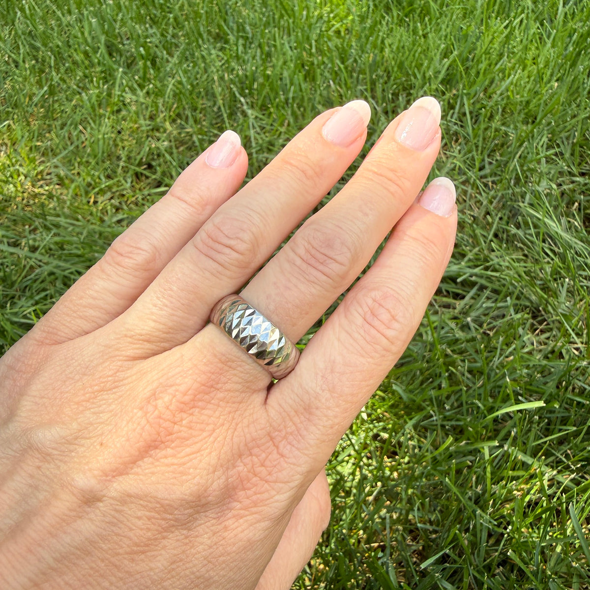 14K Solid White Gold Faceted Band Ring, Size 8.75