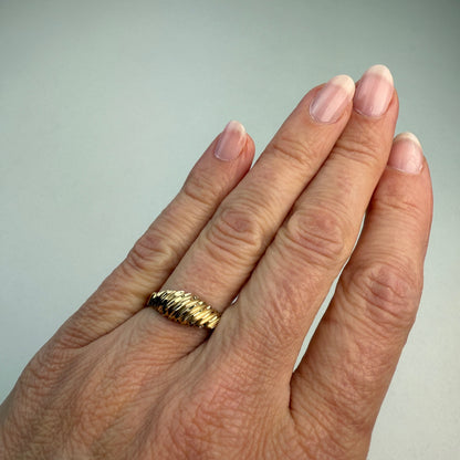 10K Solid Yellow Gold Diamond Cut Shrimp Ring Size 6.75