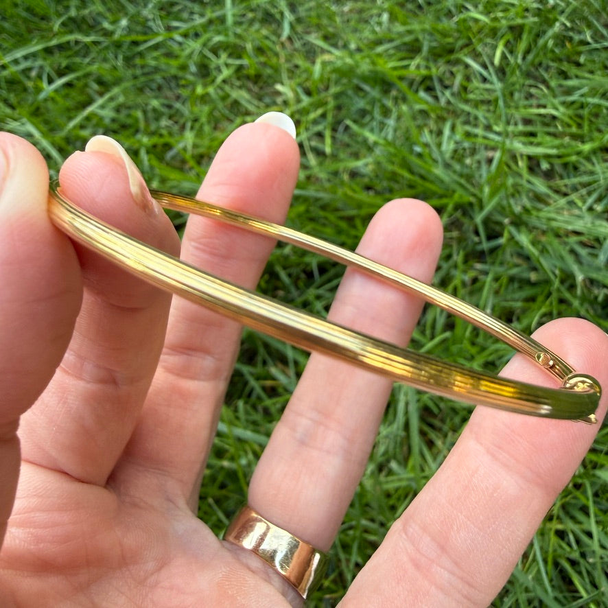 7.5" Italian Solid 14K Yellow Gold Grooved Hinged Oval Bangle Bracelet, 2.8mm, 4.16g