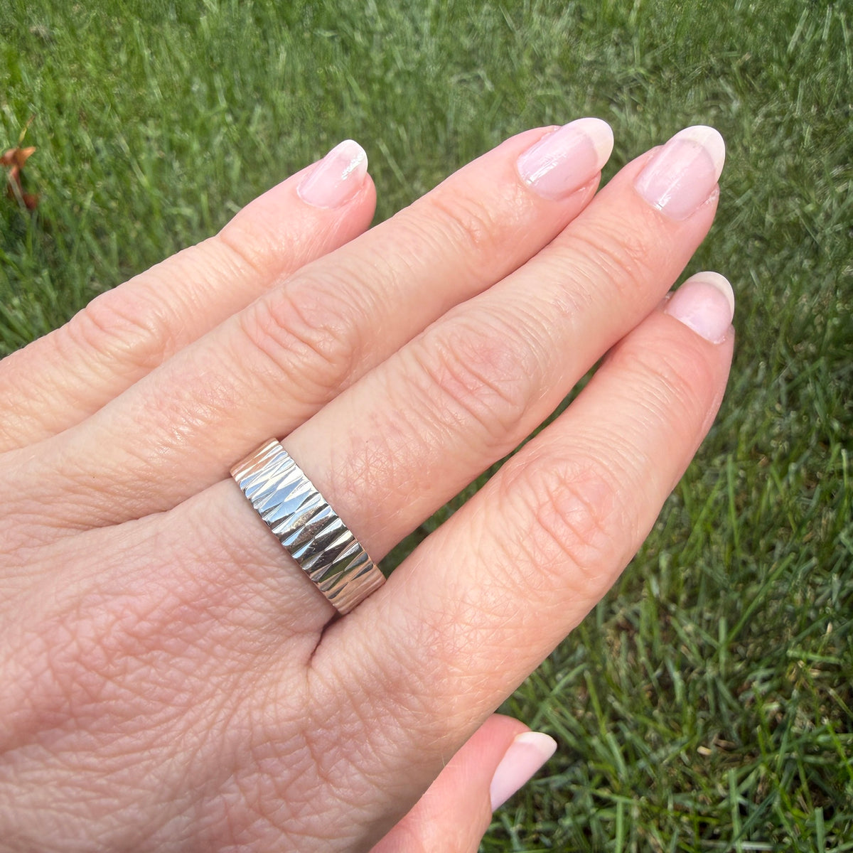14K Solid White Gold Mid-century Textured Band Ring, Size 7.75