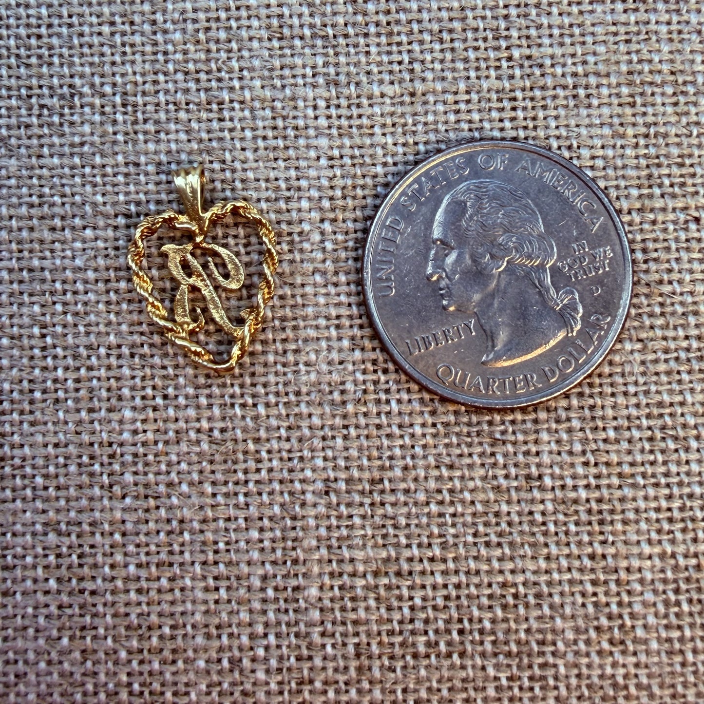 Vintage Solid 14K Yellow Gold Cursive “B” with Rope Heart Outline Pendant,1.08 g