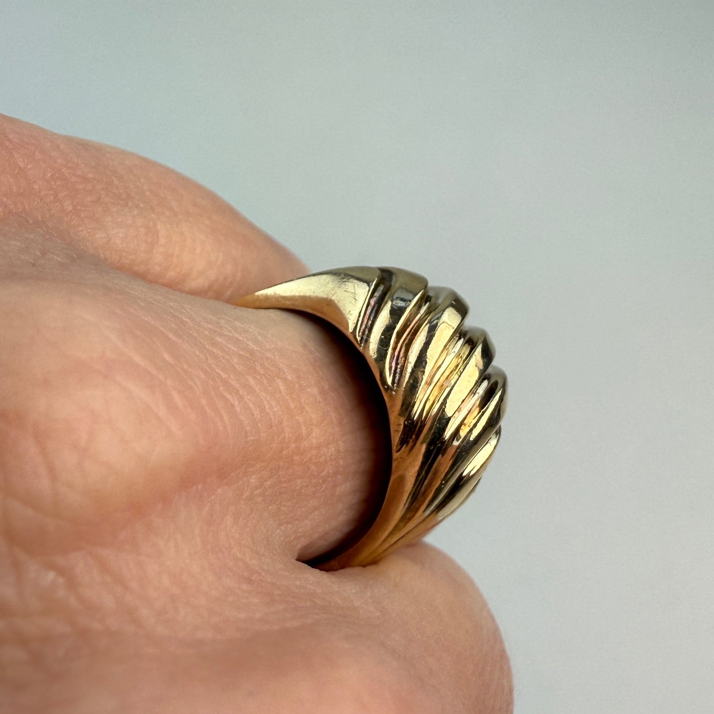 10K Solid Yellow Gold Shrimp Ring Size 7