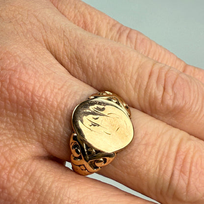 Vintage Solid 10K Yellow Gold Classic Signet Ring with Detailed Shoulders, Size 6.75
