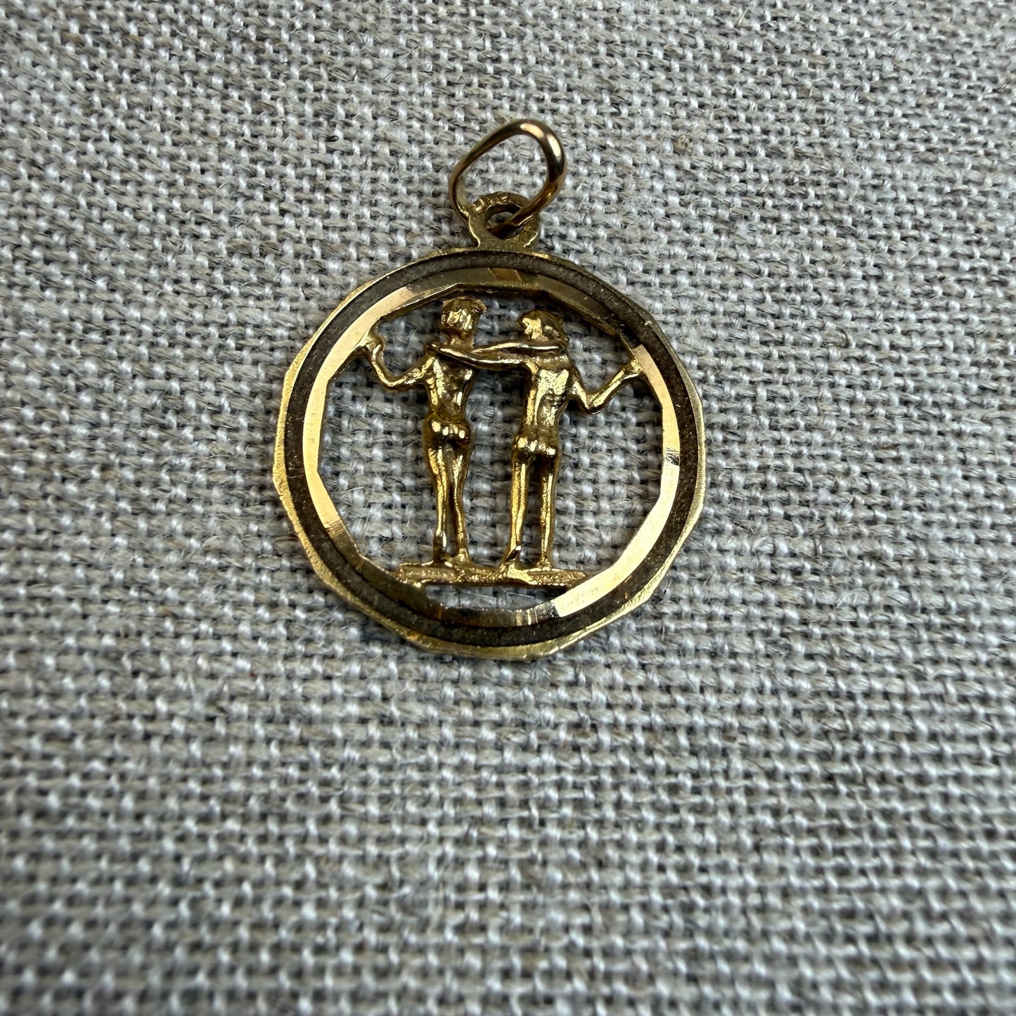 Vintage Solid 10K Yellow Gold Cheeky Gemini Pendant, 3.39 grams