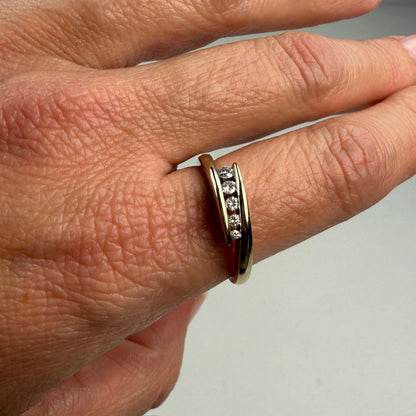 10K Solid White Gold Graduated Diamond Ring Size 8.75