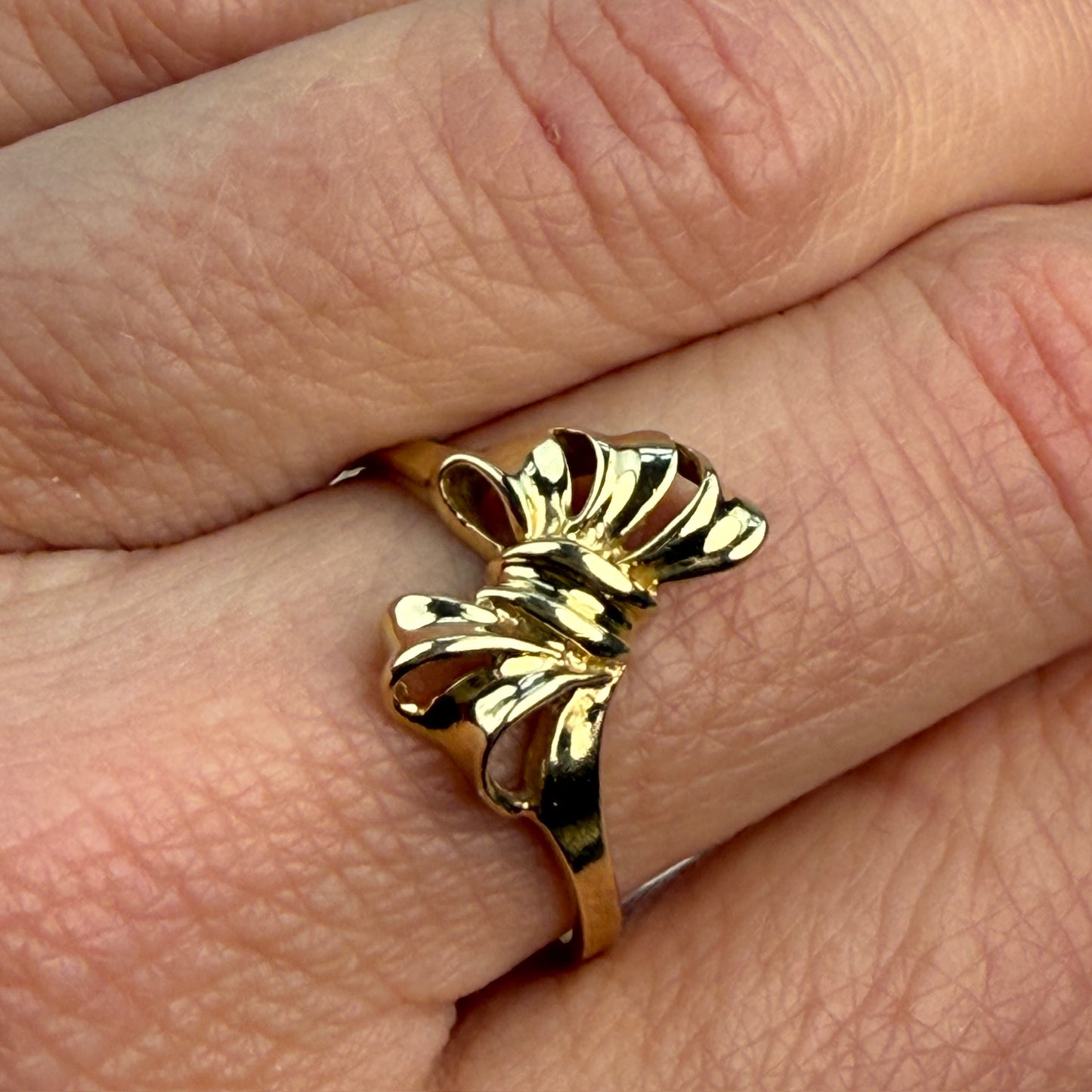 14K Solid Yellow Gold Bow Ring – Size 7.75