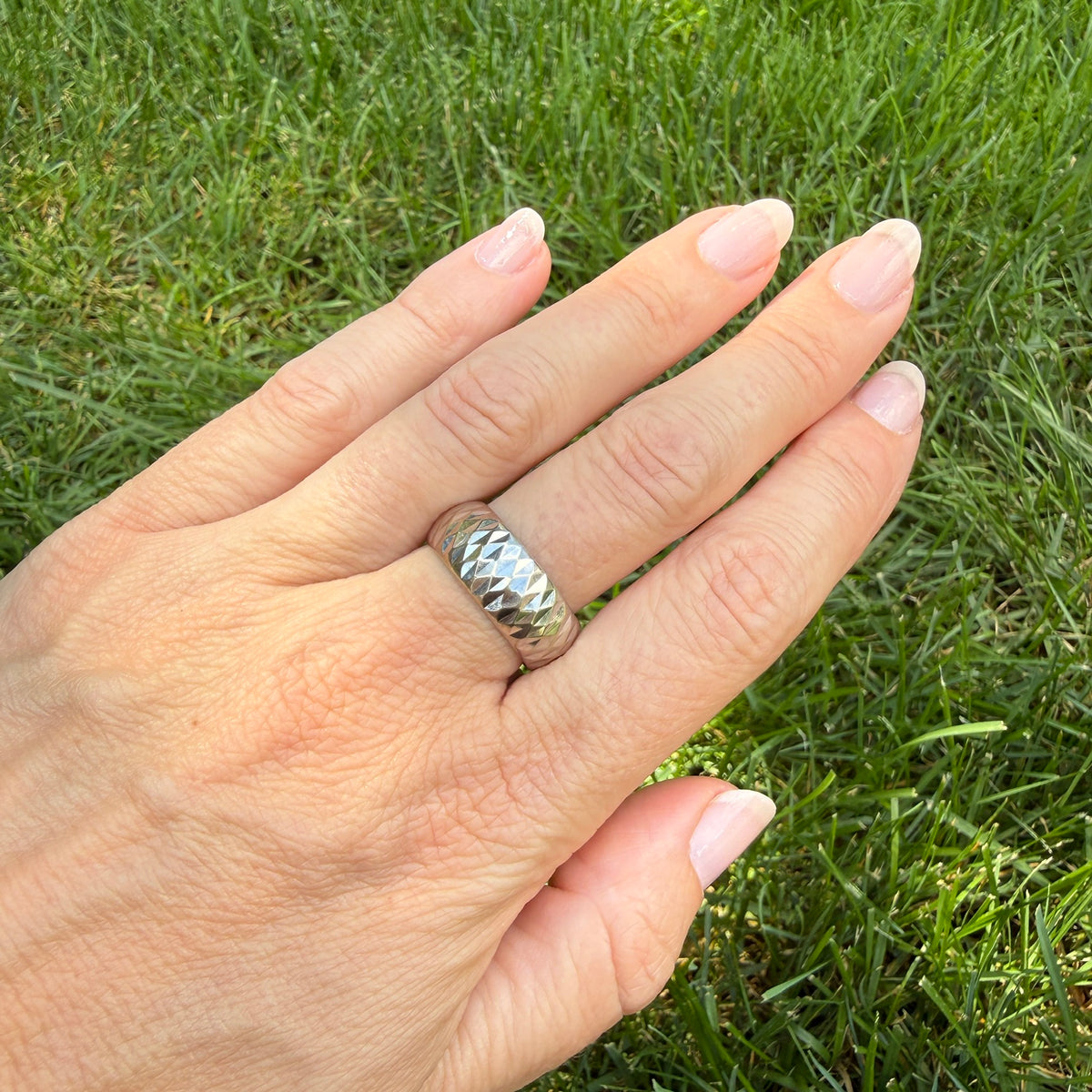 14K Solid White Gold Faceted Band Ring, Size 8.75