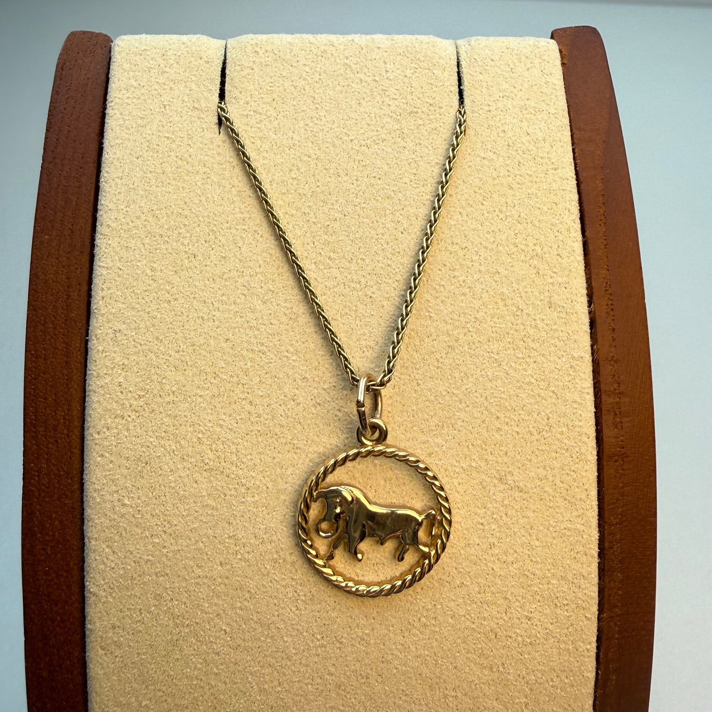 Vintage Solid 10K Yellow Gold Taurus Bull Pendant Zodiac 1.18 grams