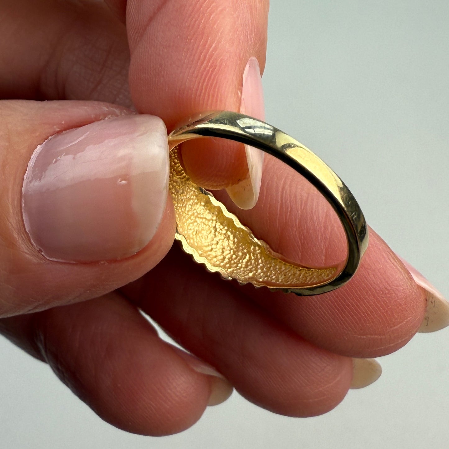 10K Solid Yellow Gold Diamond Cut Shrimp Ring Size 6.75