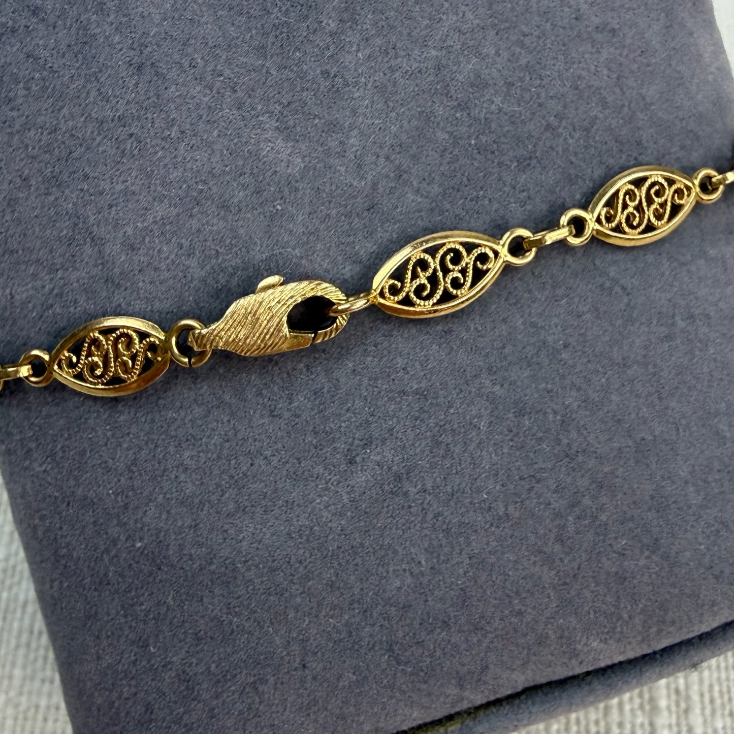 7" Vintage Solid 14K Yellow Gold Italian Oval Filigree Bracelet with Etched Clasp, 4 g