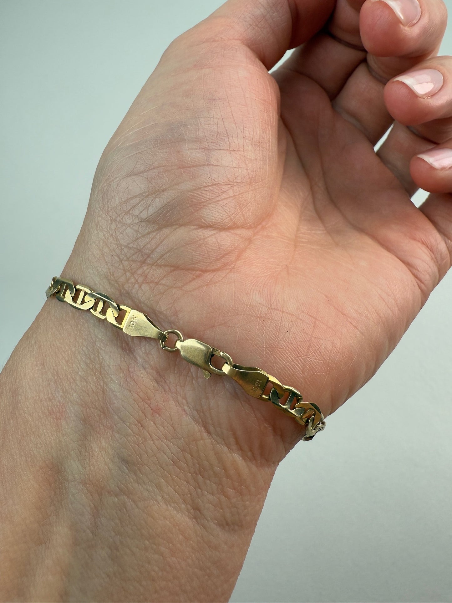 7.25" Solid 10K Yellow Gold Classic Flat Mariner Link Bracelet, 4.59 g