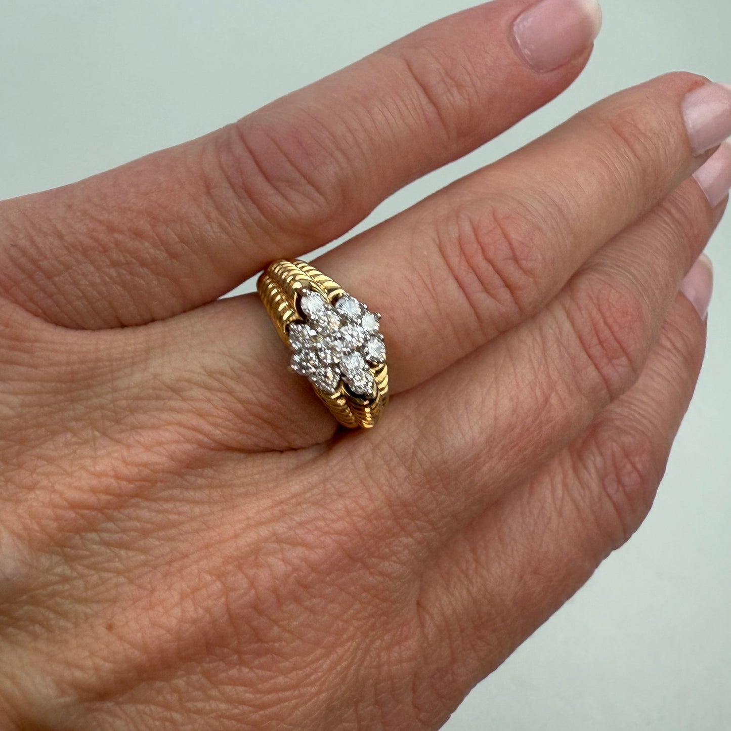 Solid 14K Yellow Gold Exceptional Diamond Cluster Ribbed Ring Size 4.5
