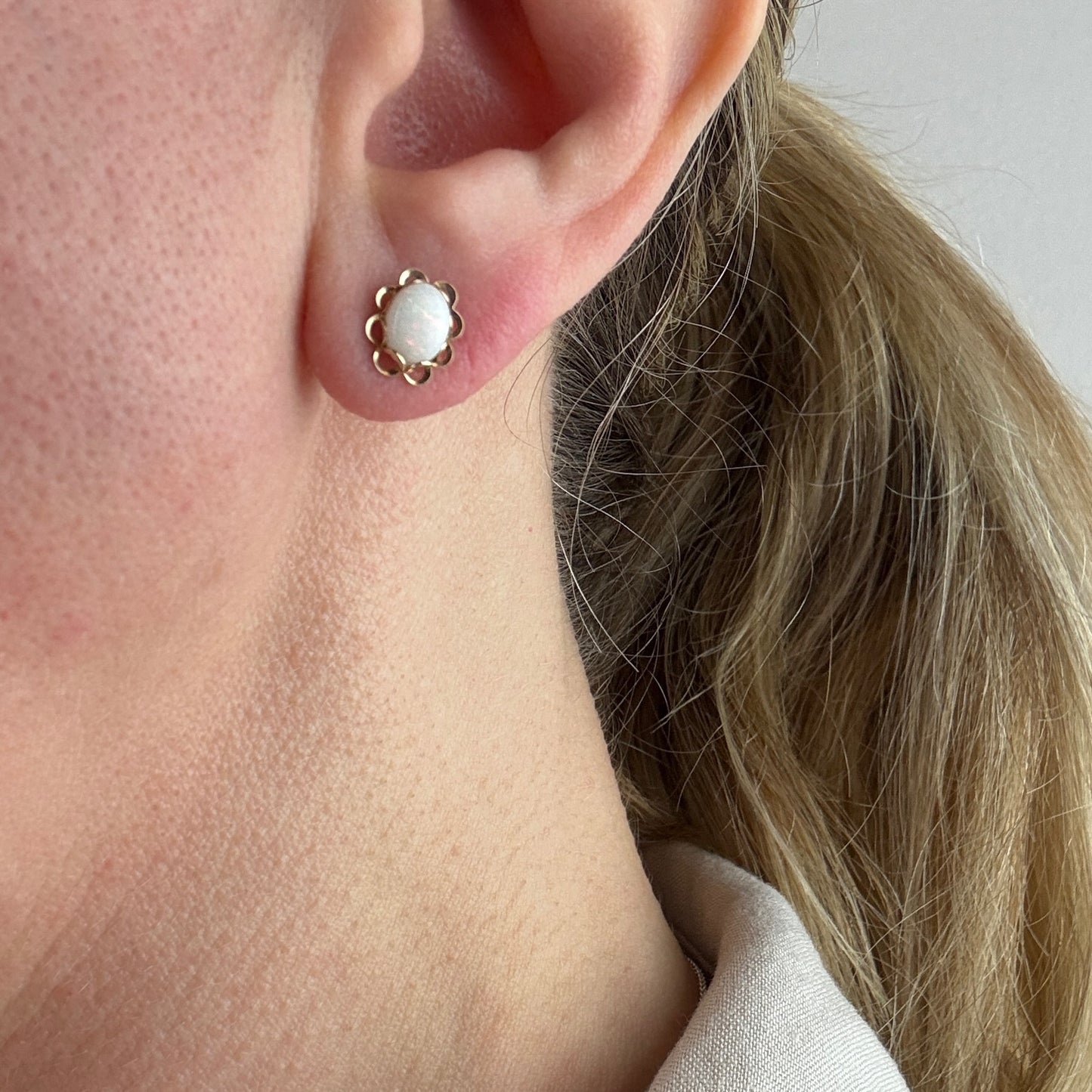 14K Solid Yellow Gold Opal Scalloped Frame Stud Earrings, .76 g