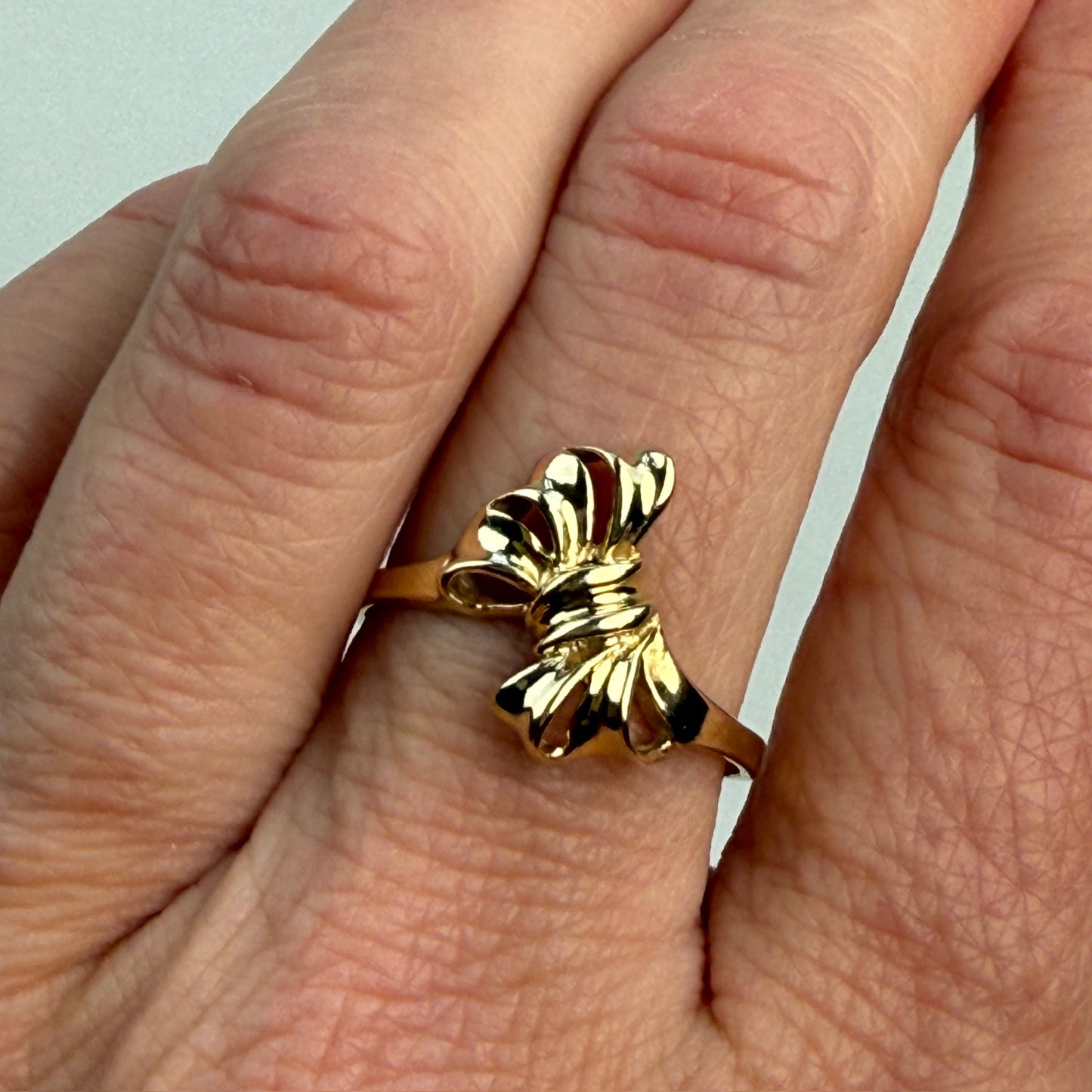 14K Solid Yellow Gold Bow Ring – Size 7.75