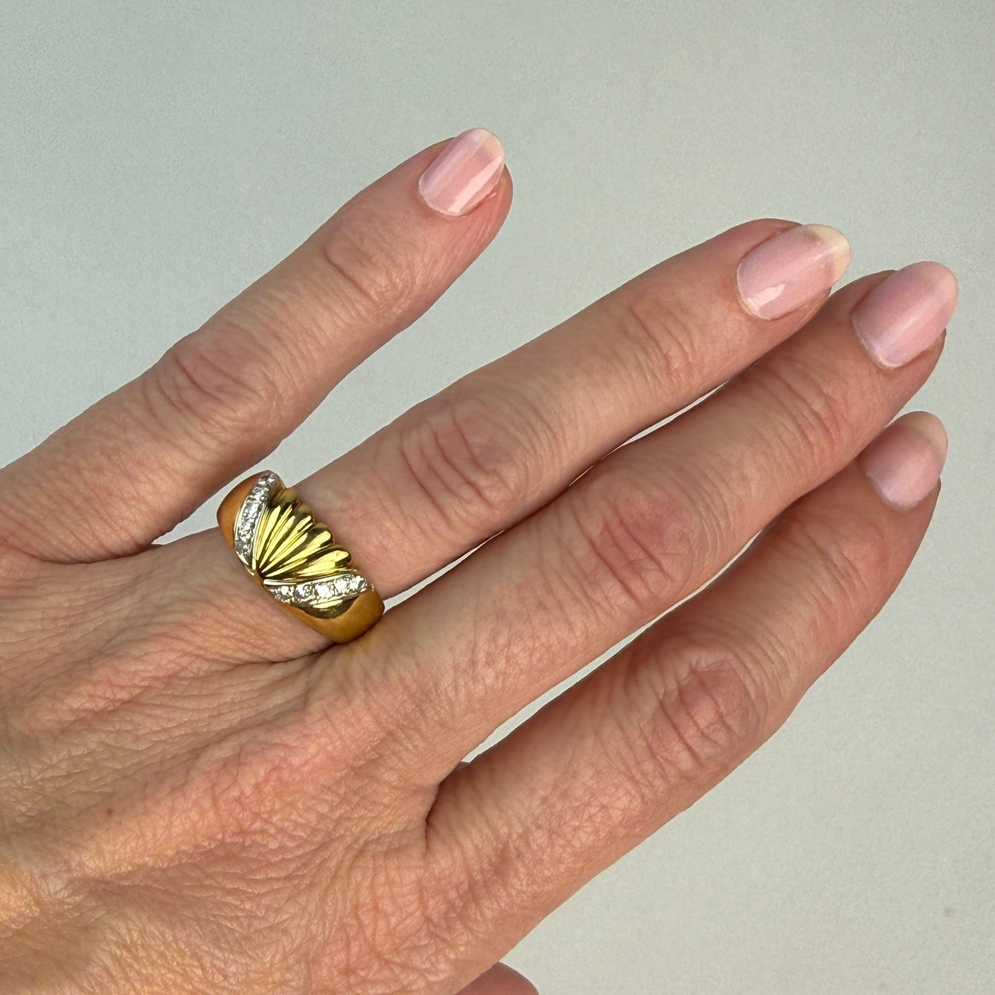 Solid 18k Fluted Yellow Gold Ring with Diamonds, Size 6
