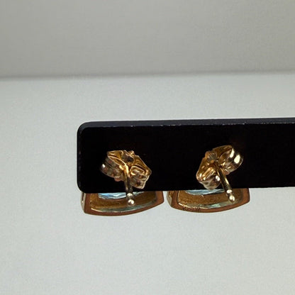 14k Solid Yellow Gold Striking Trillion Cut Blue Topaz, 2.4 g