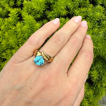 10K Sculptural Trillion Blue Topaz Yellow Gold Size 6.25