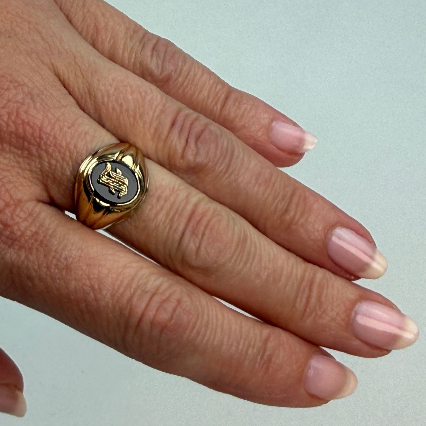 Vintage Solid 10K Yellow Gold Classic Single Initial Signet Ring, Size 7.5