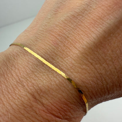 6.75" 14K Yellow Gold Italian Cobra Link Bracelet, 1.06 g