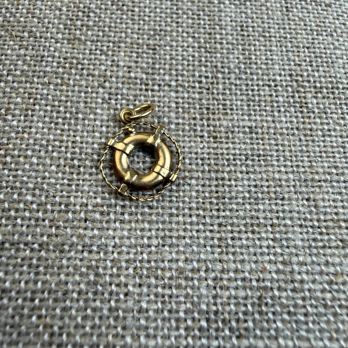 Solid 14K Yellow Gold Twisted Rope Life Preserver Charm, .67 grams