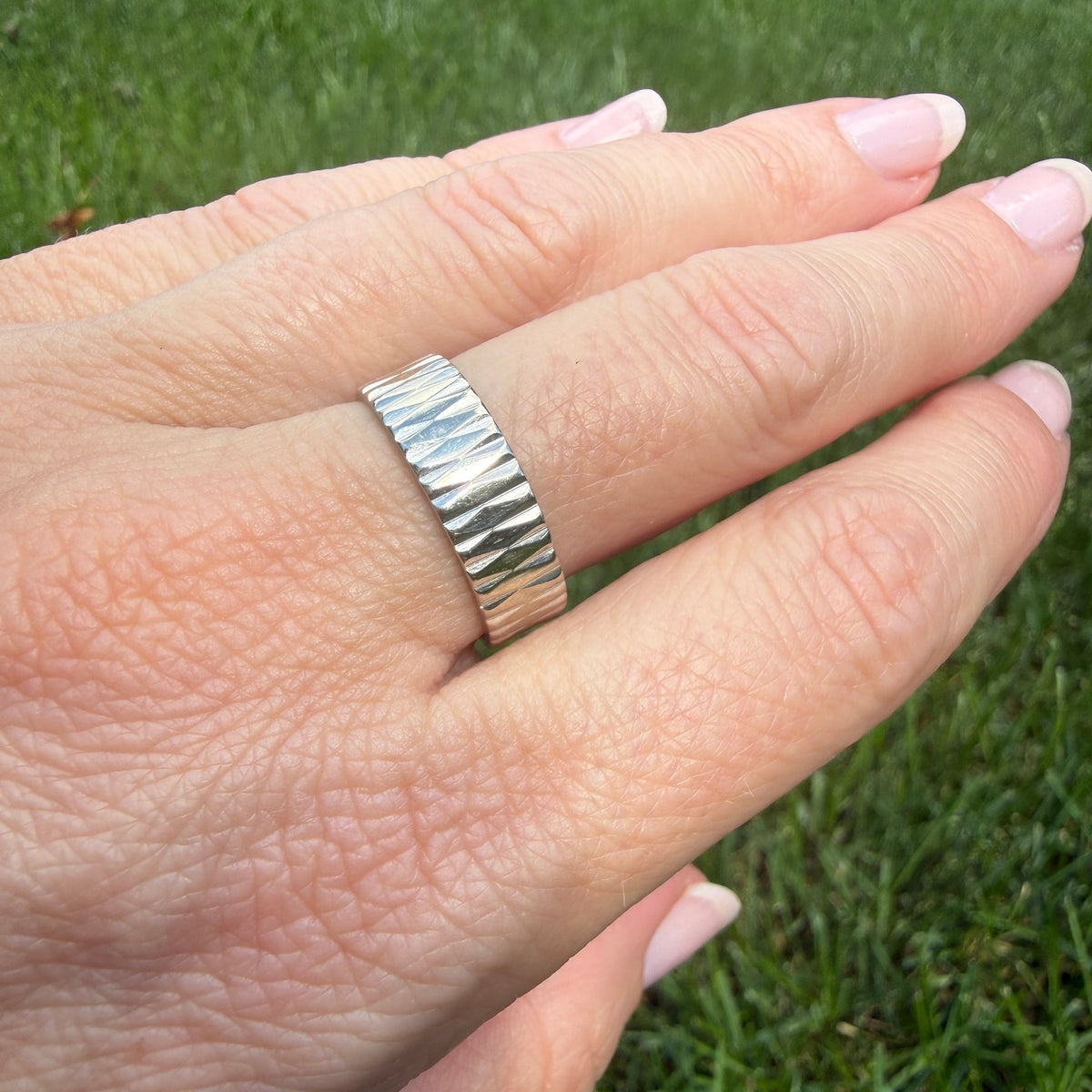 14K Solid White Gold Mid-century Textured Band Ring, Size 7.75
