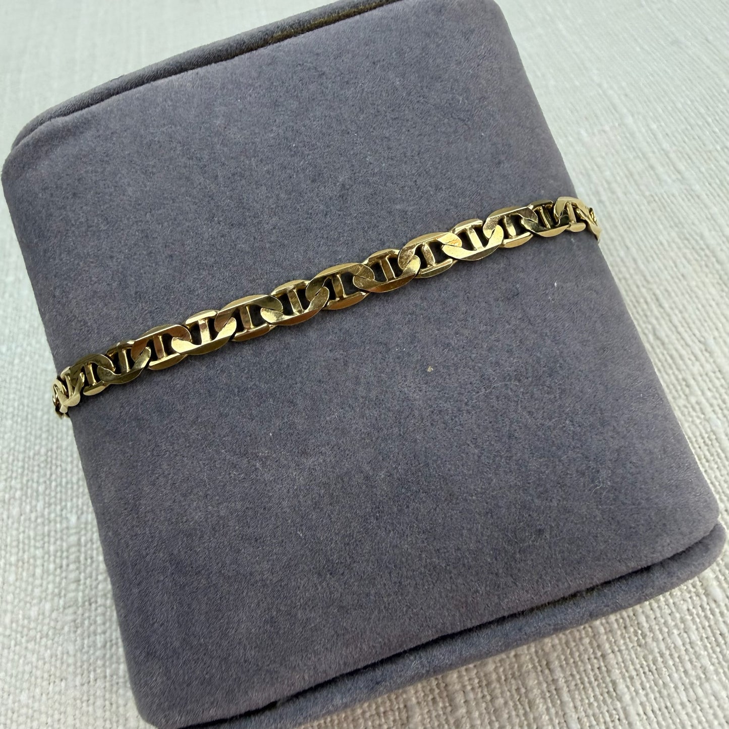 7.25" Solid 10K Yellow Gold Classic Flat Mariner Link Bracelet, 4.59 g