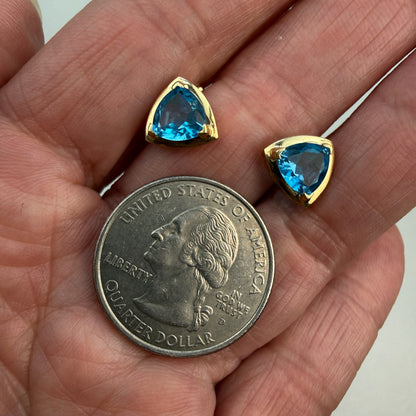 14k Solid Yellow Gold Striking Trillion Cut Blue Topaz, 2.4 g
