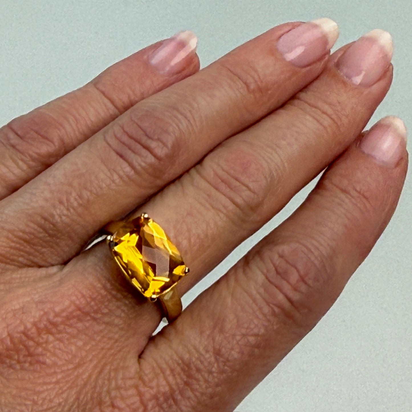 14K Solid Yellow Gold Estate 14K Yellow Gold Faceted East West Citrine Ring, Size 6.75