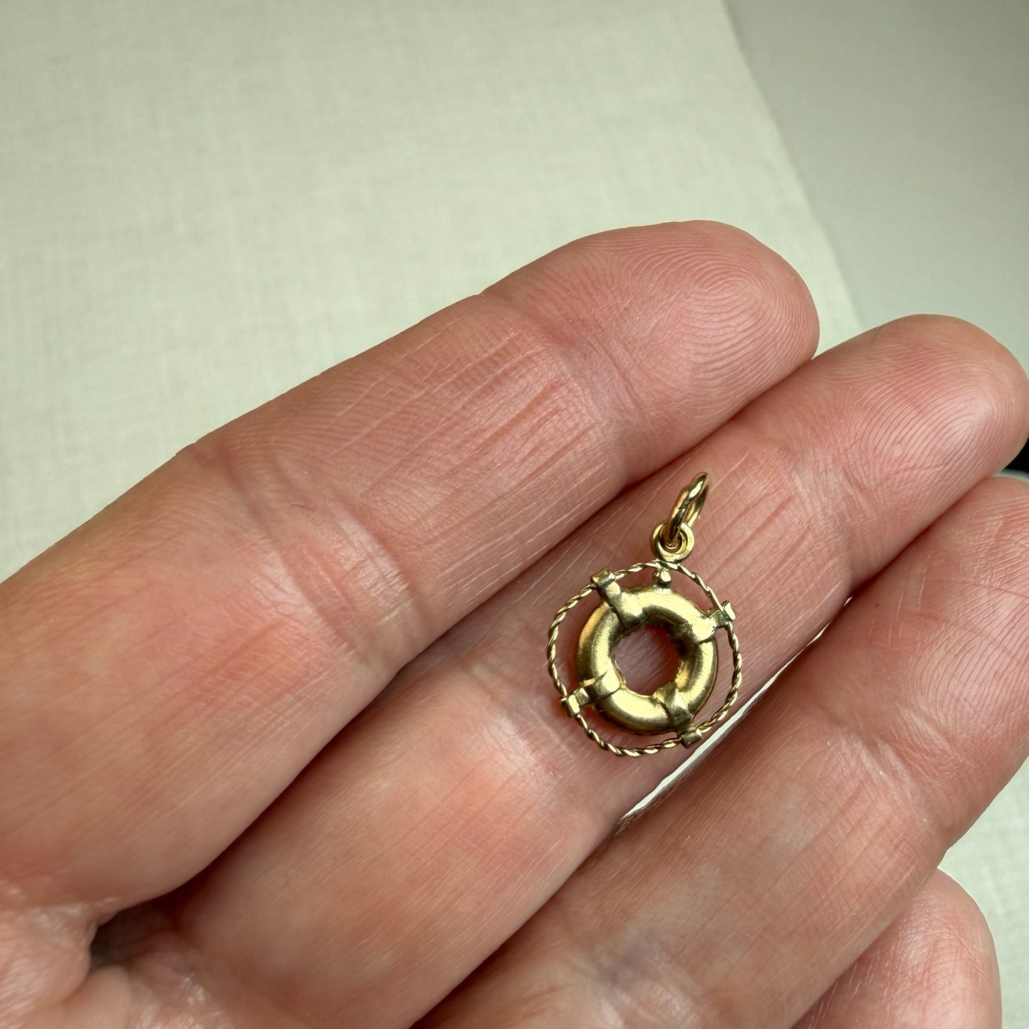 Solid 14K Yellow Gold Twisted Rope Life Preserver Charm, .67 grams