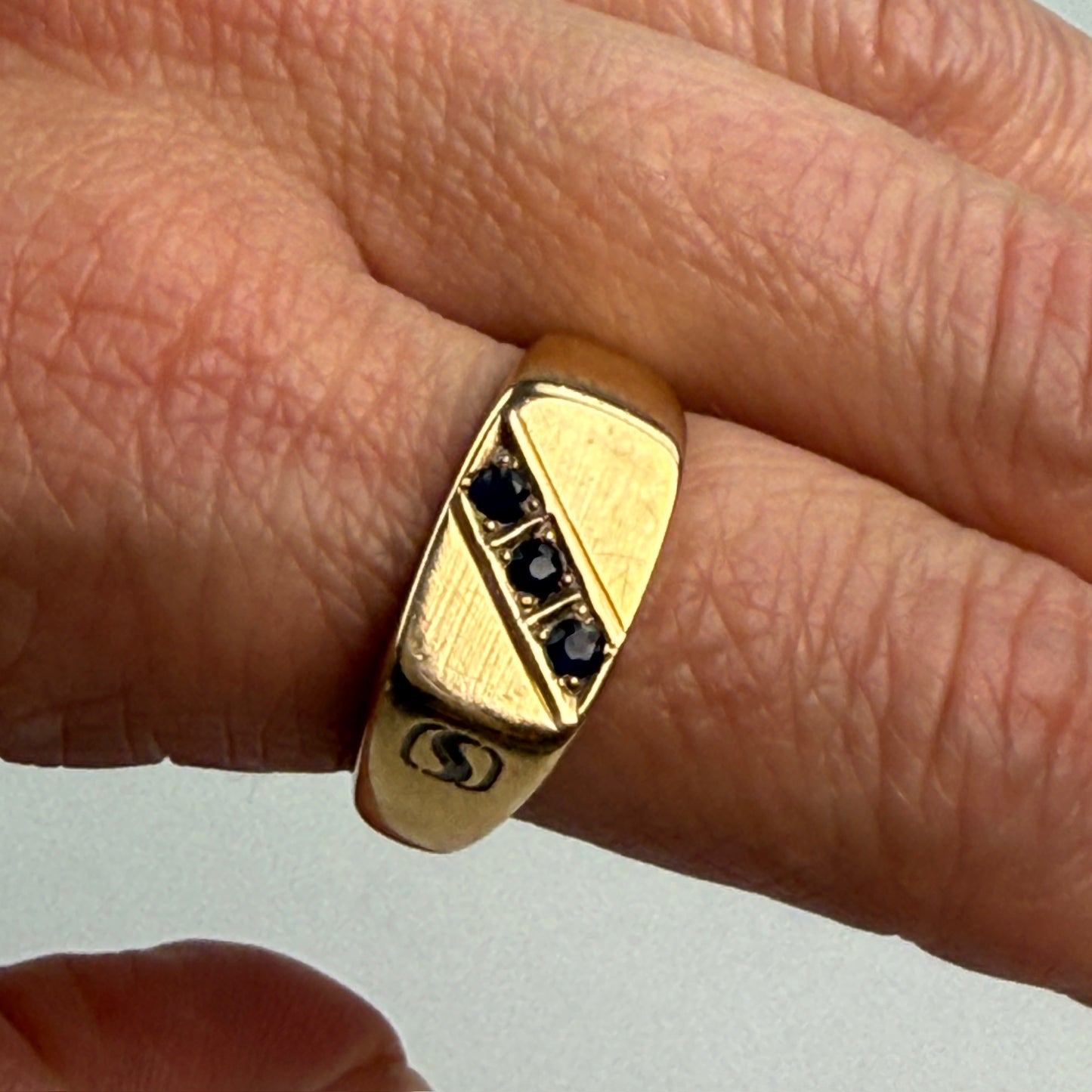 10K Solid Yellow Gold Signet Style with Sapphires Ring Size 10.5