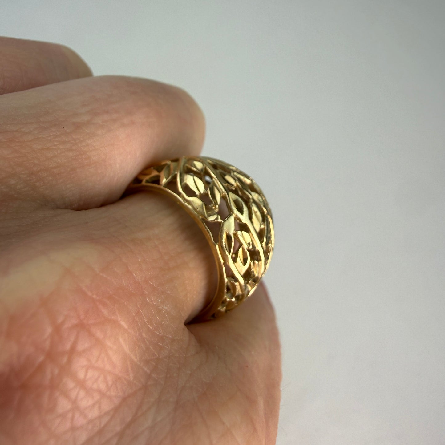 10K Solid Yellow Gold Michael Anthony Open Work Botanical, Ring Size 7.75