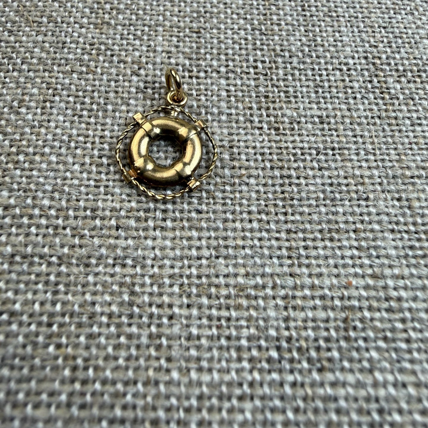 Solid 14K Yellow Gold Twisted Rope Life Preserver Charm, .67 grams