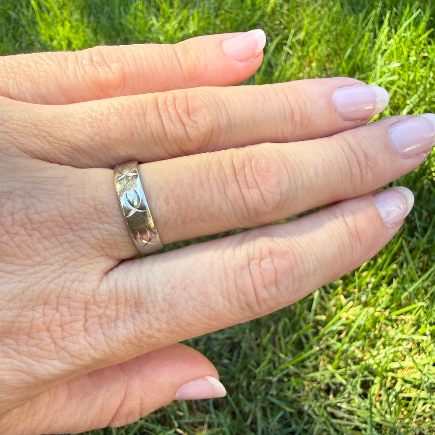 14K Solid White Gold Etched Band Ring, Size 7.25
