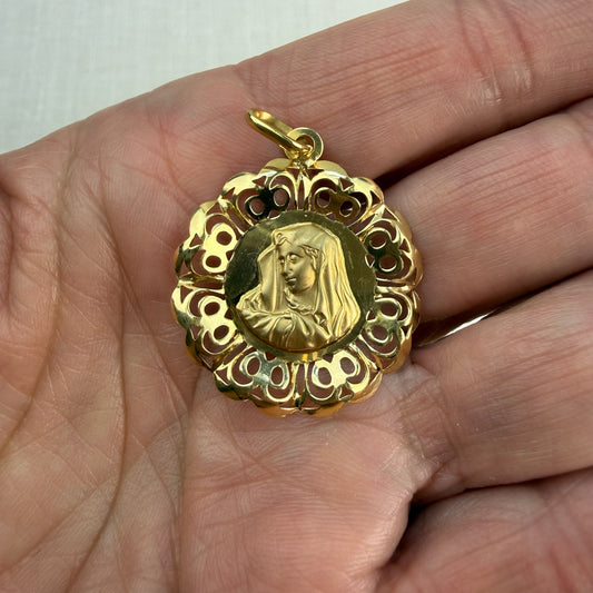 Solid 18K Yellow Gold Madonna Filigree Pendant.3.08 grams