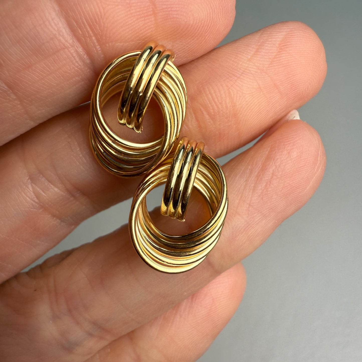 14K Solid Yellow Gold Interlocking Circle Post Earrings, 2 g