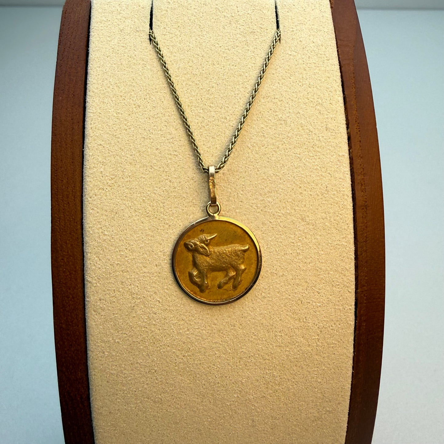 Vintage Solid 18K Yellow Gold Classic Aries Ram Pendant Zodiac, 1.52 g