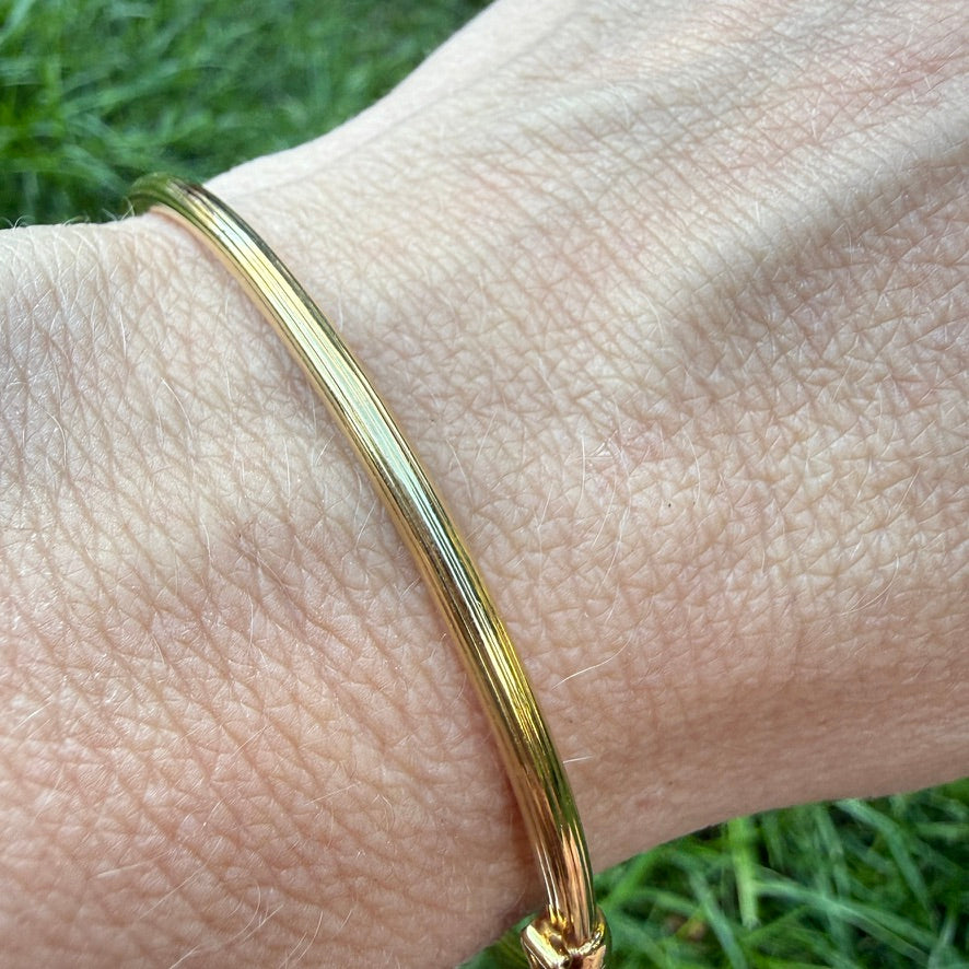 7.5" Italian Solid 14K Yellow Gold Grooved Hinged Oval Bangle Bracelet, 2.8mm, 4.16g